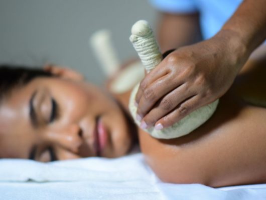 India Tours - Ayurveda Tour - Back Massage