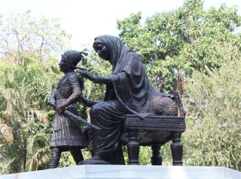 India Tour - Veermata Kijabai Bhosale Zoo - Statue