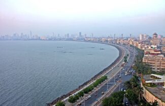 India Tours - Mumbai - Marine Drive - Day Buildings - By Dennis Jarvis from Halifax, Canada - India-7779, CC BY-SA 2.0, httpscommons.wikimedia.orgwindex.phpcurid=2616461