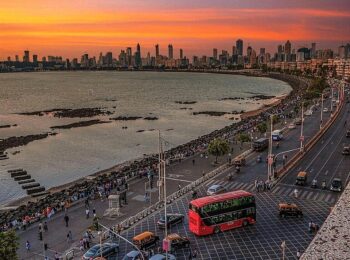 India Tours - Mumbai - Marine Drive - Skyline - By Itzashwini - Own work CC BY-SA 4.0